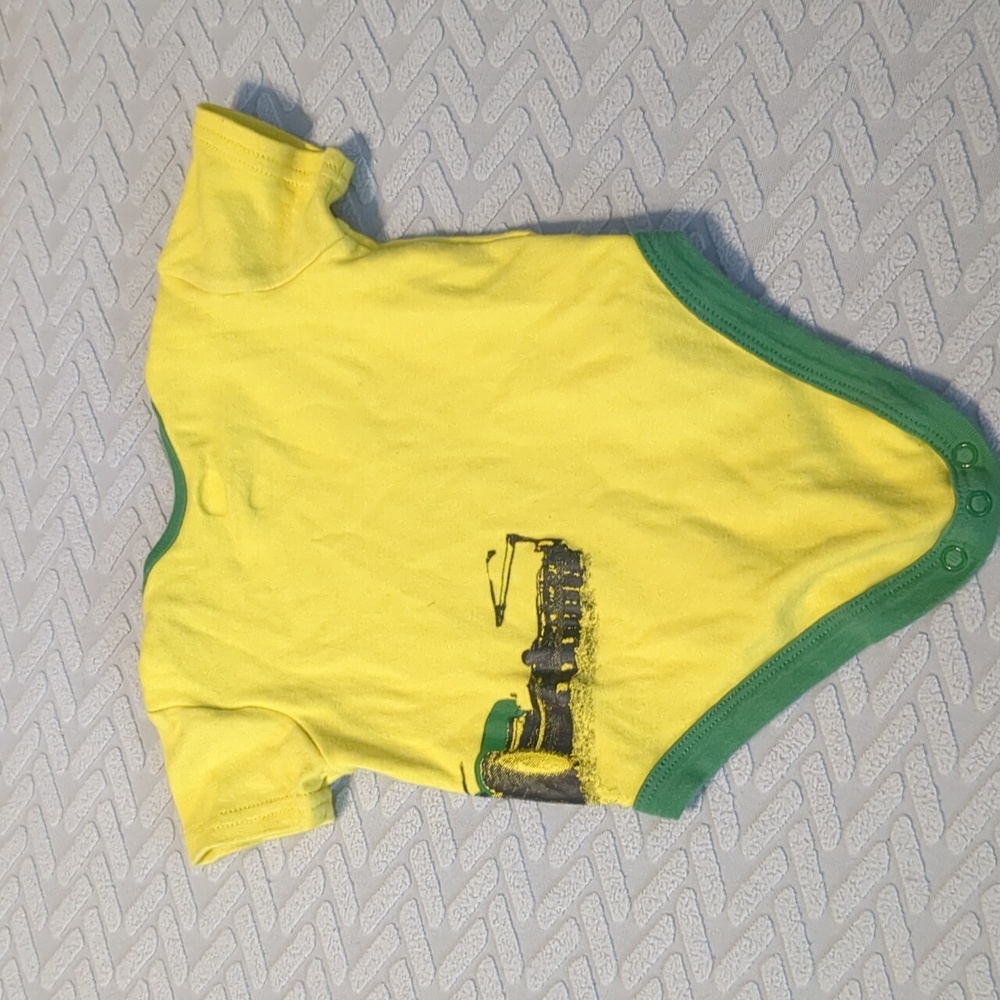 John Deere Kids / Baby  - Yellow and Green, Gray And Green Onesies 3-9 Month - Picture 6 of 8